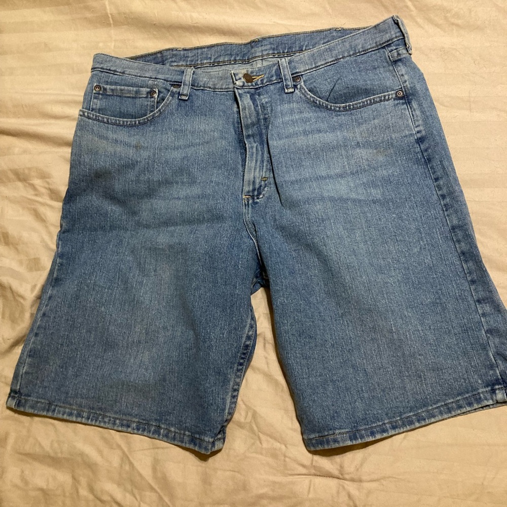 Wrangler mens relaxed fit shorts size 36